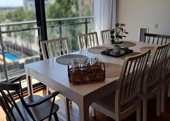 Modern Apartment, With Parking, Close To The Beach!!