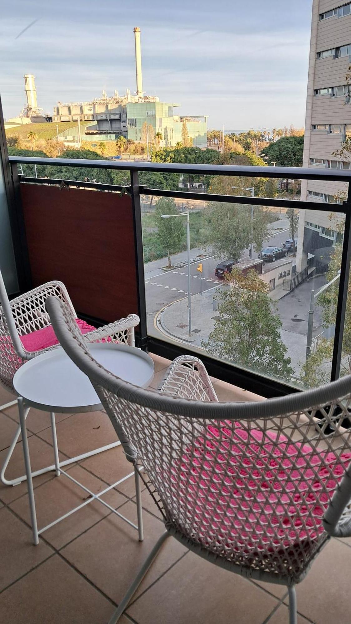 Modern Apartment, With Parking, Close To The Beach!! *