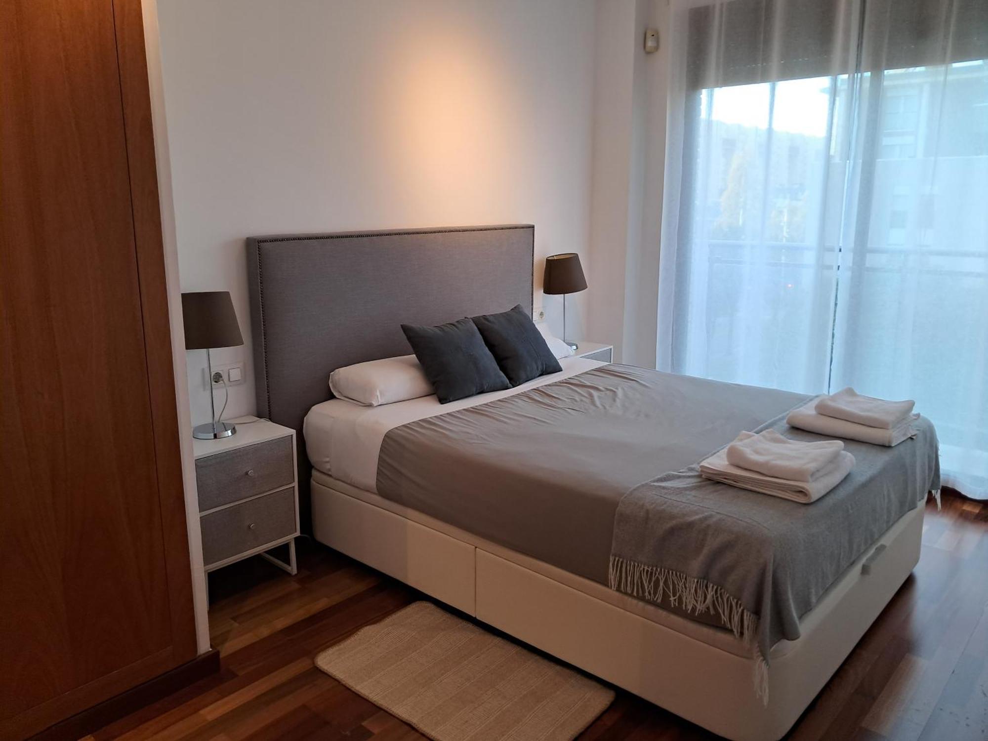 Apartment Modern Apartment, With Parking, Close To The Beach!!