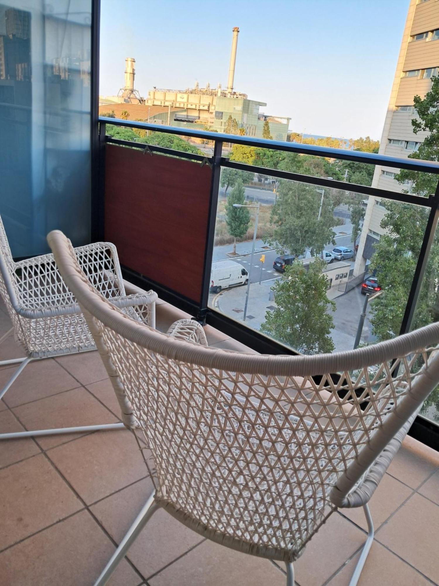 Modern Apartment, With Parking, Close To The Beach!! *