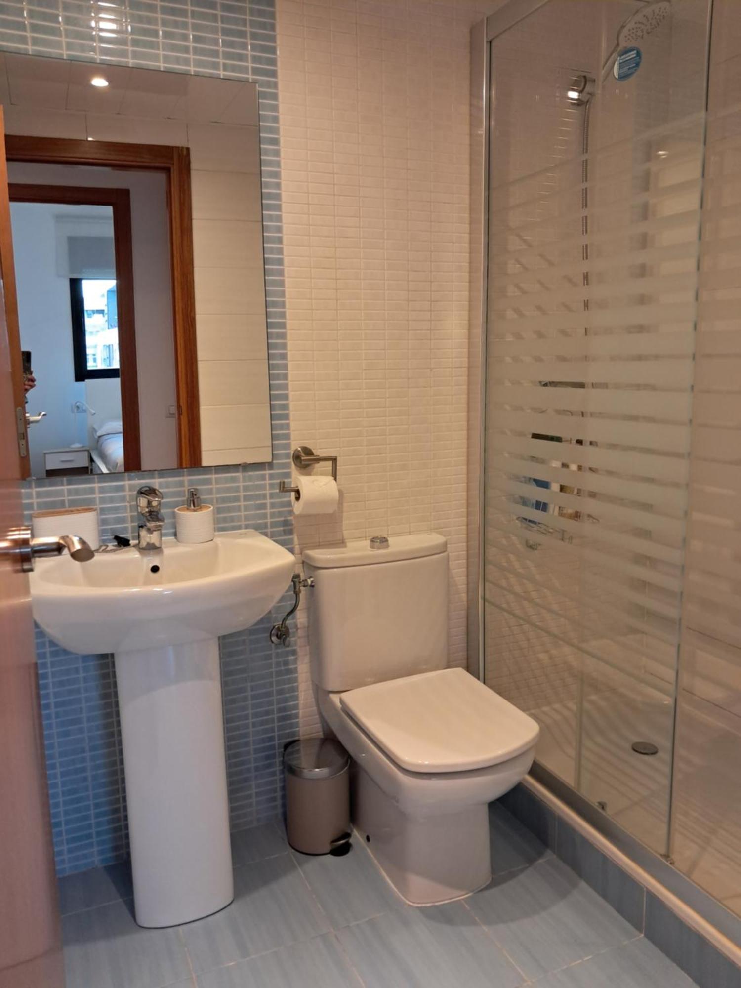 Apartment Modern Apartment, With Parking, Close To The Beach!!